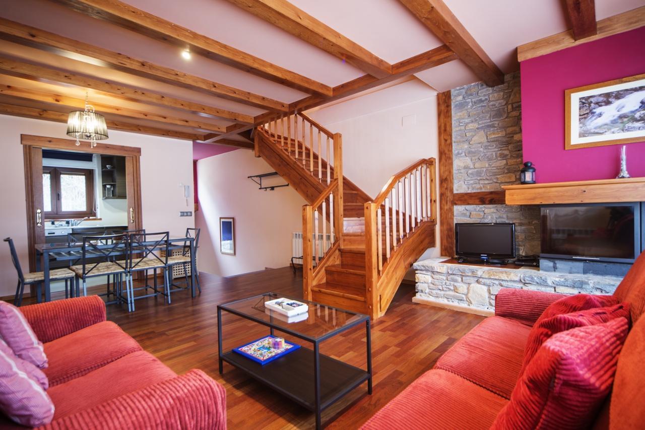 Cap Dera Vila - Apartamentos Turisticos Vielha Exteriör bild