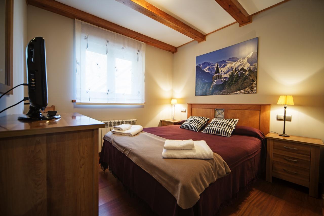 Cap Dera Vila - Apartamentos Turisticos Vielha Exteriör bild